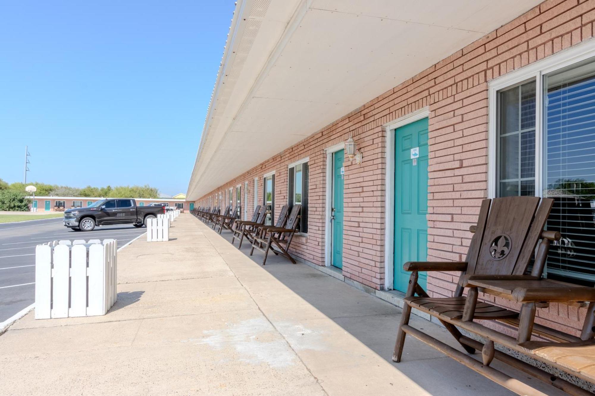 Shark Reef Resort Motel & Cottages Порт-Аранзас Экстерьер фото